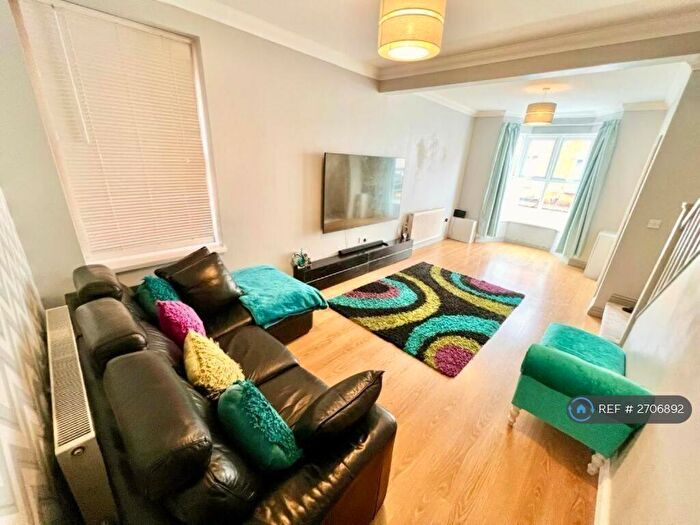 4 Bedroom Terraced House To Rent In Spencer Street, Northampton, NN5