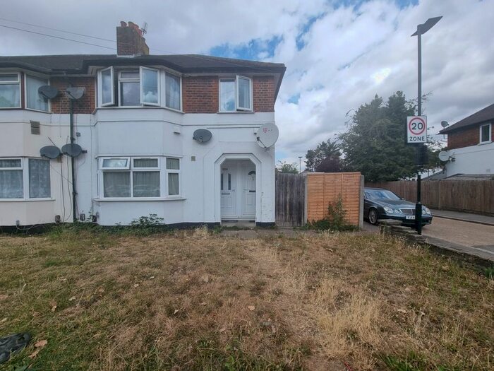 2 Bedroom Maisonette To Rent In Staines Road, Greater London, TW4