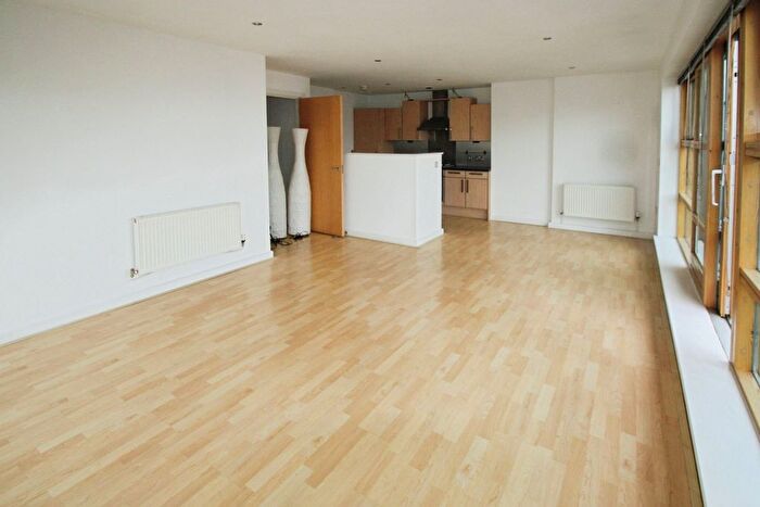 3 Bedroom Flat To Rent In Regents Quay, Brewery Wharf, Leeds, LS10