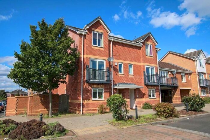 3 Bedroom End Of Terrace House To Rent In Chorley Way, Coventry, CV6