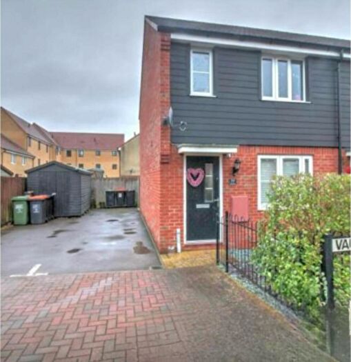 2 Bedroom End Of Terrace House To Rent In Vauxhall Way -, LU6