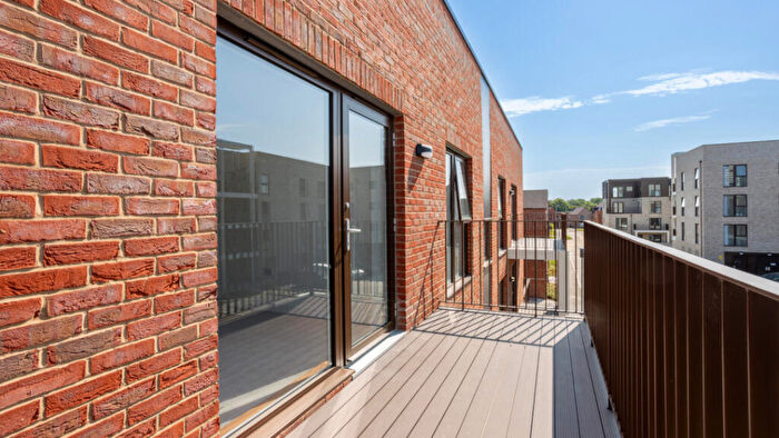 2 Bedroom Apartment For Sale In Beagle Road, Cambridge, CB3