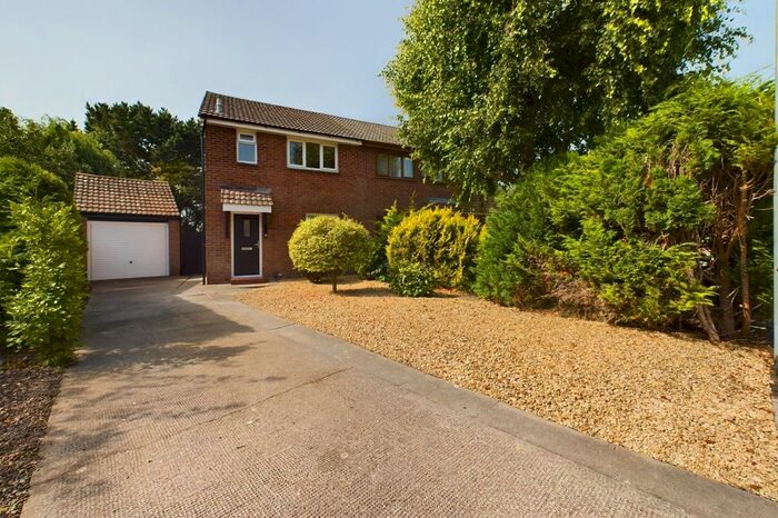 3 Bedroom Semi-Detached House To Rent In Ladycroft, Clevedon, North Somerset, BS21