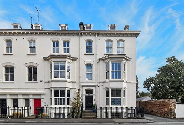 6 Bedroom Terraced House For Sale In Dalton Terrace, The Mount, YO24
