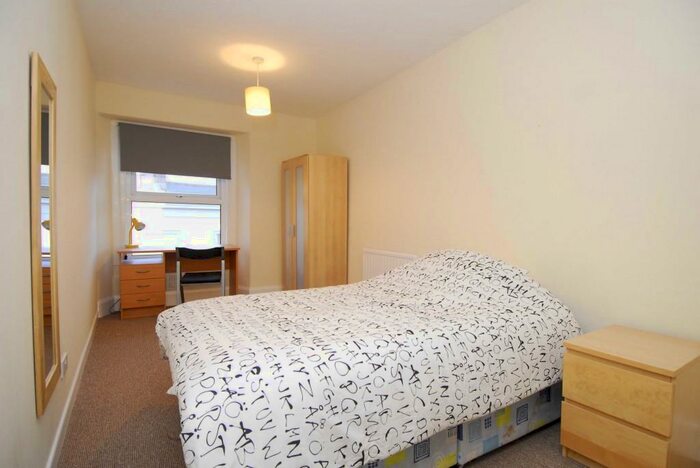 2 Bedroom Property To Rent In Radnor Street, Flat B, PL4