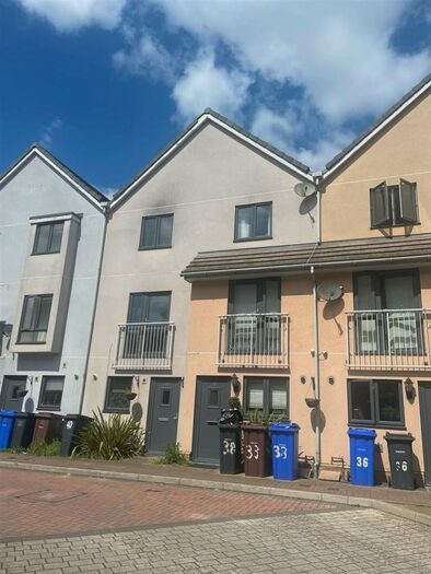 4 Bedroom Town House To Rent In Draper Close, West Thurrock, RM20