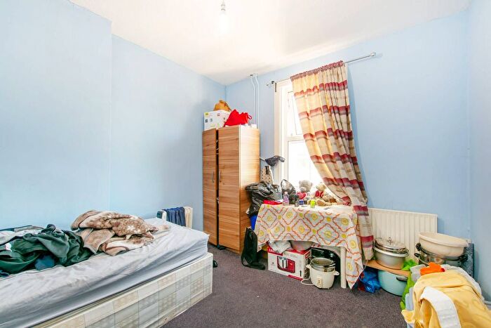 2 Bedroom Flat To Rent In London Road, Streatham, London, SW16