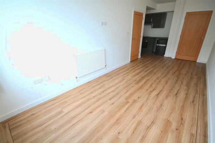 2 Bedroom Flat To Rent In Arundel House, Arundel Street, Portsmouth, PO1