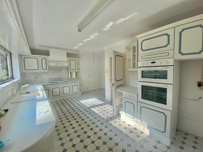 4 Bedroom Detached Bungalow To Rent In Rotherfield Greys, Chiltern Hills, RG9