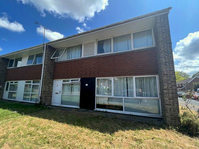 4 Bedroom Semi-Detached House To Rent In Somner Close, Canterbury, CT2