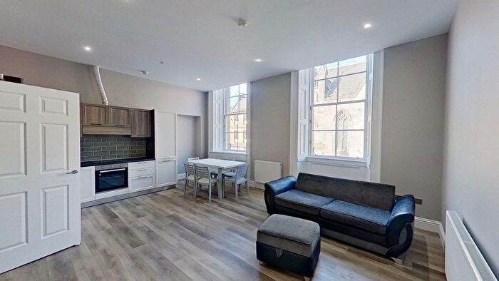3 Bedroom Flat To Rent In () George Iv Bridge, Edinburgh, EH1