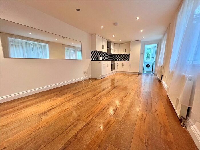 2 Bedroom Flat To Rent In Myddleton Road, London, N22