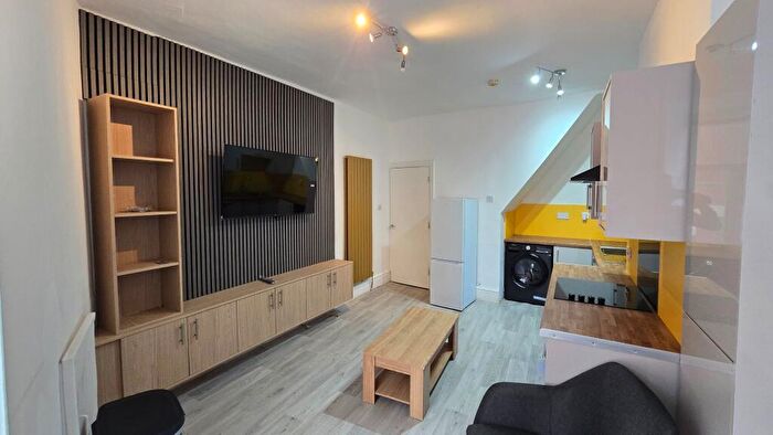 4 Bedroom Flat To Rent In A Wilmslow Road, Manchester, M14