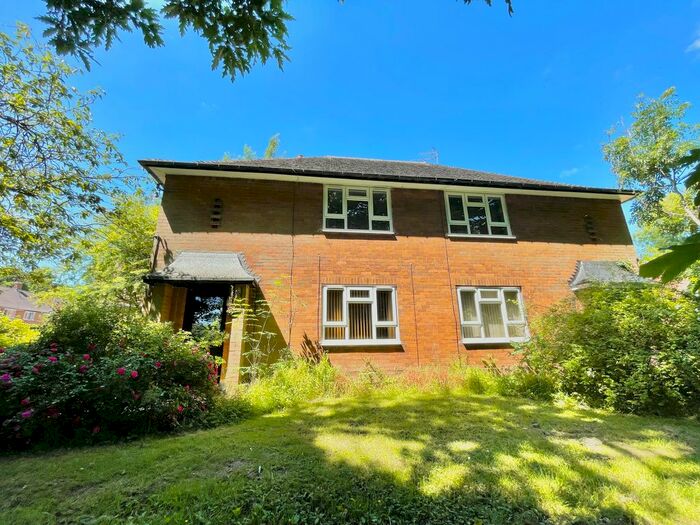 1 Bedroom Flat To Rent In West Park Close, Leeds, LS8