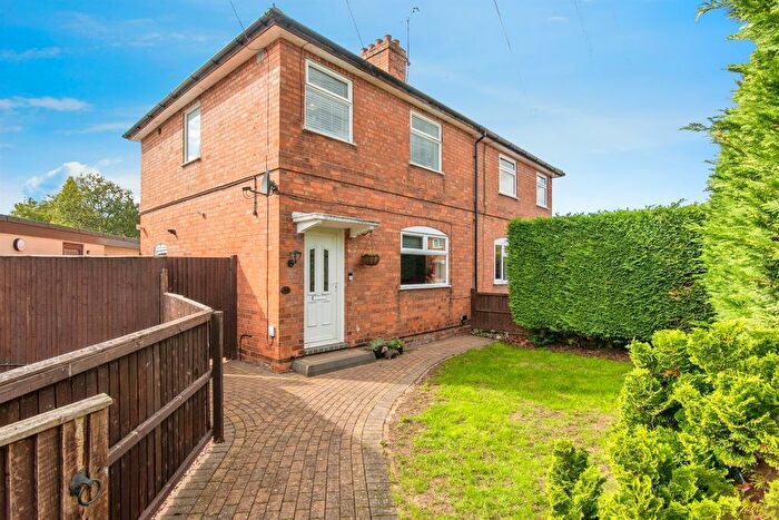 3 Bedroom Semi-Detached House For Sale In Boughton Avenue, Worcester, WR2