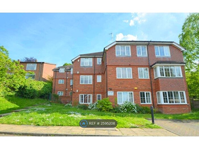 2 Bedroom Flat To Rent In Greatacre, Chesham, HP5