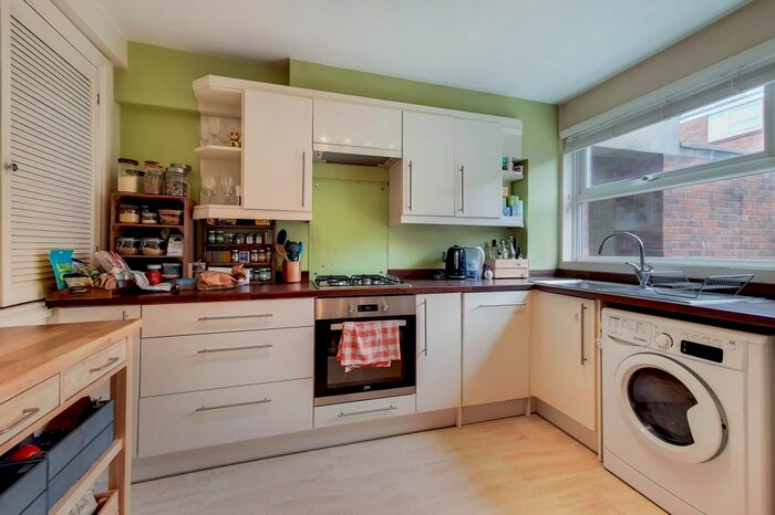 2 Bedroom Property To Rent In Larch Close, Balham, SW12