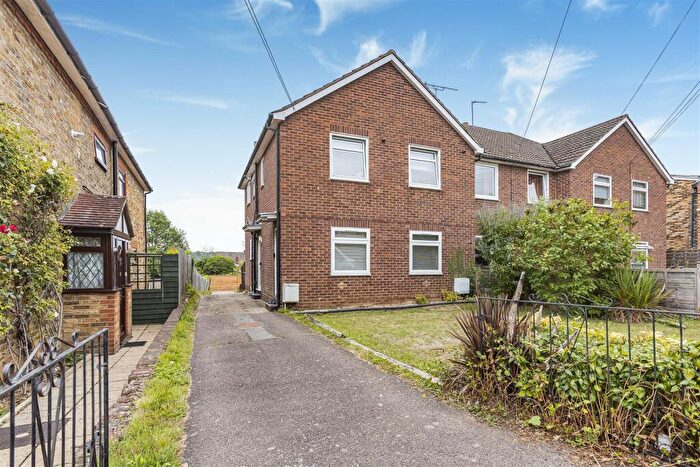 2 Bedroom Maisonette For Sale In Warren Terrace, Bengeo, SG14