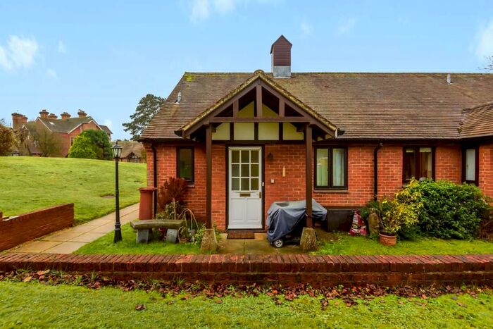 1 Bedroom Bungalow For Sale In Farmoor, Oxfordshire, OX2