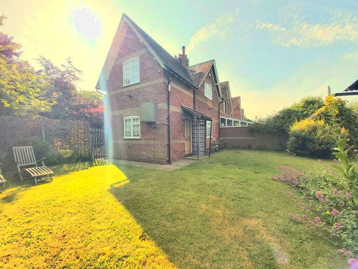 3 Bedroom Semi-Detached House For Sale In Main Road, Woolverstone, Ipswich, IP9