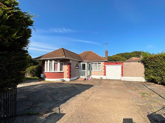 2 Bedroom Bungalow For Sale In The Fairway, Leigh-on-Sea, SS9