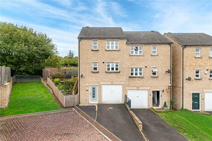 3 Bedroom End Of Terrace House For Sale In Herdwick View, East Morton, West Yorkshire, BD20