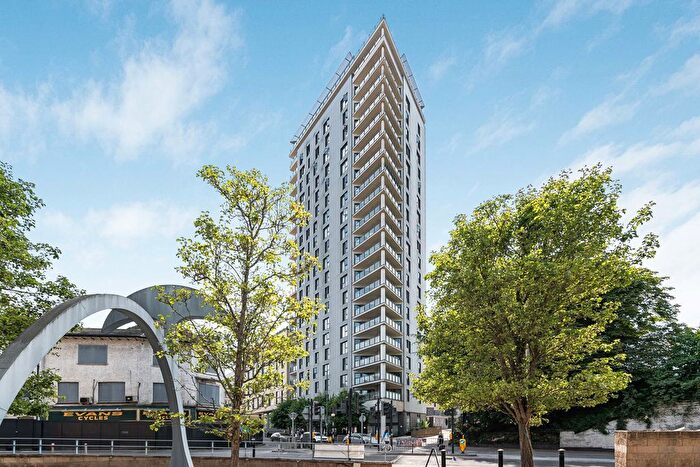 1 Bedroom Flat For Sale In Guildford Road, Woking, Surrey, GU22