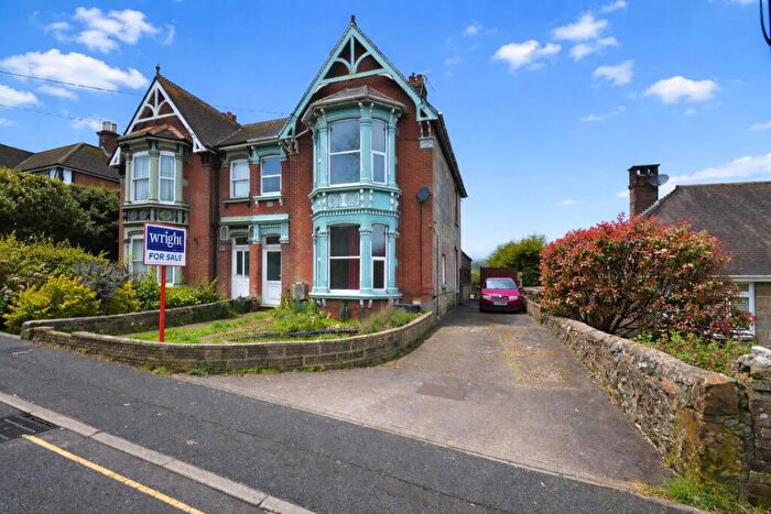 4 Bedroom Semi Detached House For Sale In Modernisation Required * Wroxall, PO38