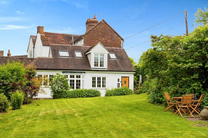 4 Bedroom Semi-Detached House For Sale In Ewhurst Green, Robertsbridge, East Sussex, TN32