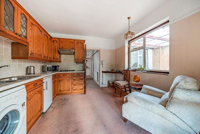 2 Bedroom Bungalow For Sale In Allerford Road, Catford, SE6
