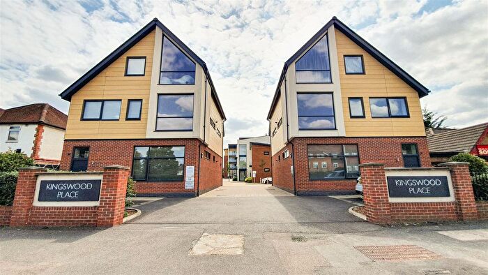 2 Bedroom Flat To Rent In Alder Court, Kingswood Place, Hayes, UB4