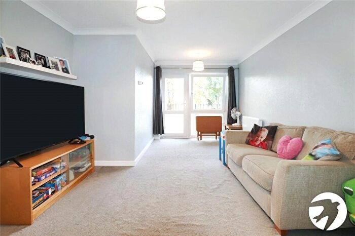 2 Bedroom Flat For Sale In Picardy Road, Belvedere, DA17