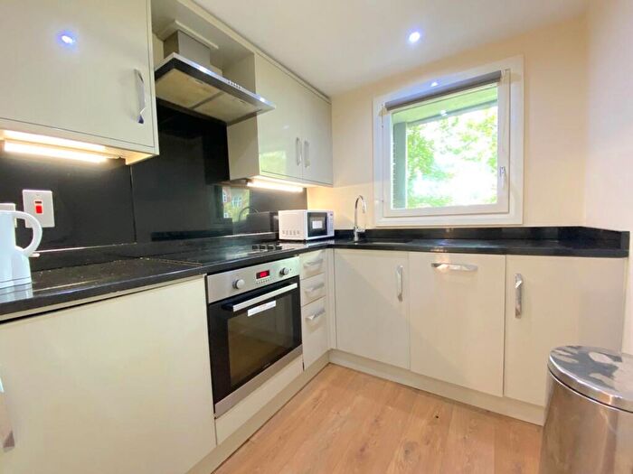 2 Bedroom Apartment To Rent In North Crescent, North Street, Leeds, LS2
