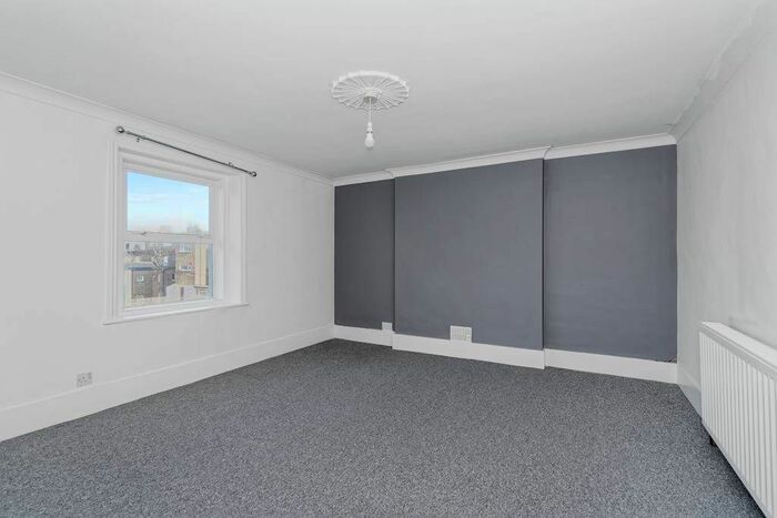 2 Bedroom Flat For Sale In Chandos Square, Sandringham Court, Broadstairs, Kent, CT10