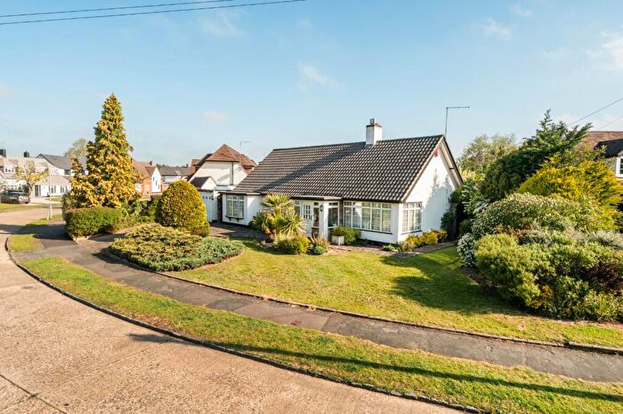 3 Bedroom Bungalow For Sale In The Fairway, Burnham, SL1