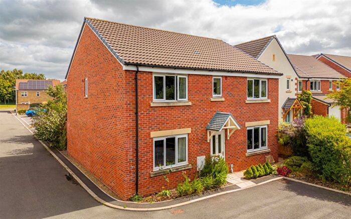 5 Bedroom Detached House For Sale In Fieldsview, Melksham, SN12