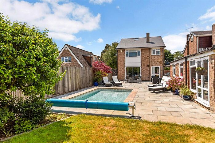 4 Bedroom Detached House For Sale In Five Heads Road, Horndean, PO8