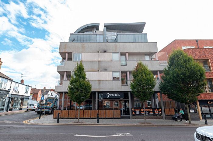 2 Bedroom Flat For Sale In Broadway, Leigh-On-Sea, SS9