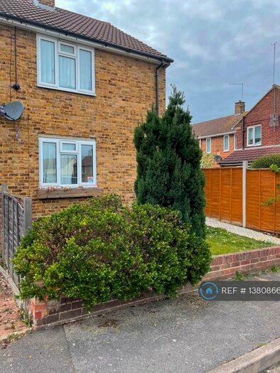 3 Bedroom Semi-Detached House To Rent In Denton Green, Gillingham, ME8