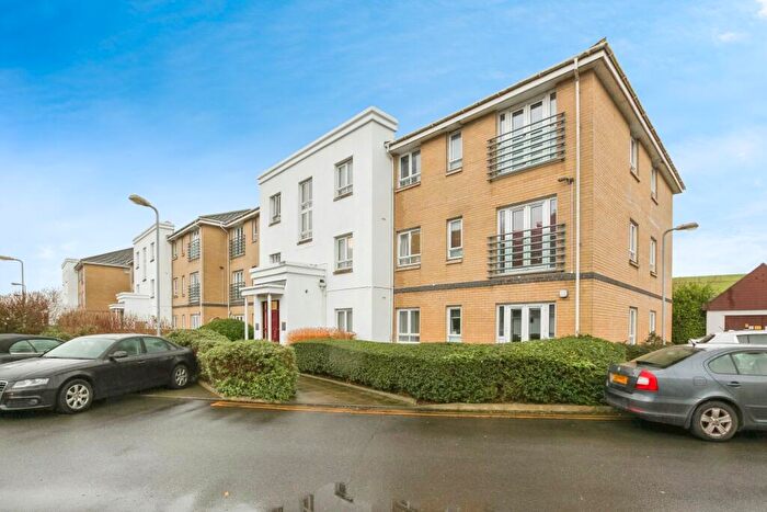 2 Bedroom Flat For Sale In Sovereign Heights, Slough, SL3