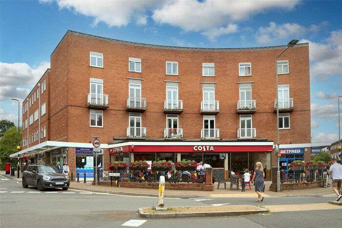 2 Bedroom Flat To Rent In Burkes Road, Beaconsfield, HP9