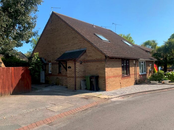 1 Bedroom Chalet To Rent In Plumpton Gardens, Anchorage Park, PO3