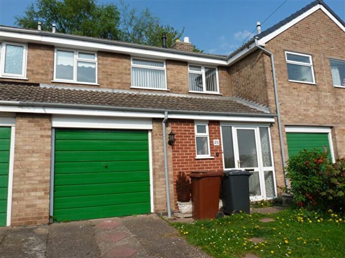 3 Bedroom Semi-Detached House To Rent In Arnold Close, Castle Gresley, Swadlincote, DE11
