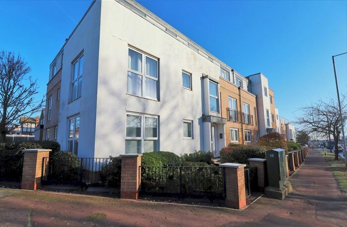 2 Bedroom Flat To Rent In Rayleigh Road, Eastwood, Leigh-On-Sea, SS9