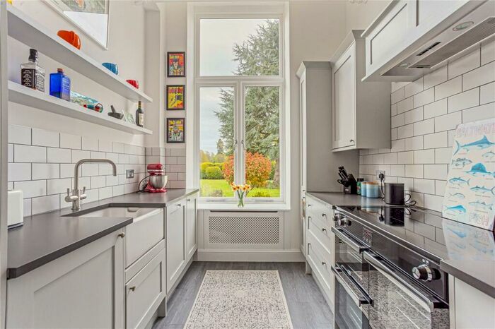 2 Bedroom Flat For Sale In Ware Park, Ware, SG12