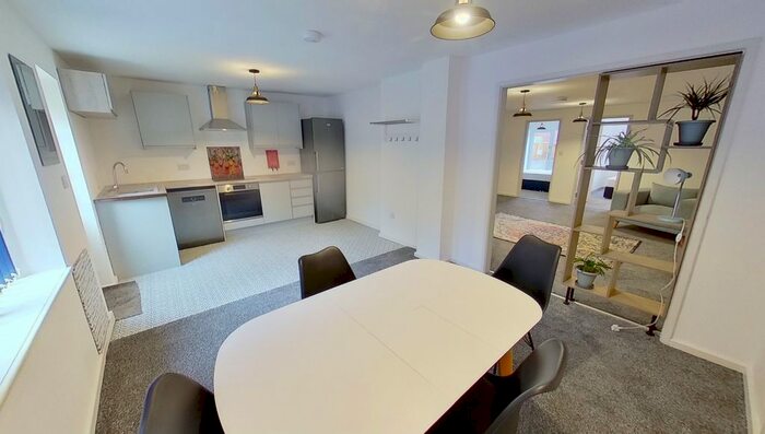 2 Bedroom Flat To Rent In Stainbeck Road, Meanwood, Leeds, LS7