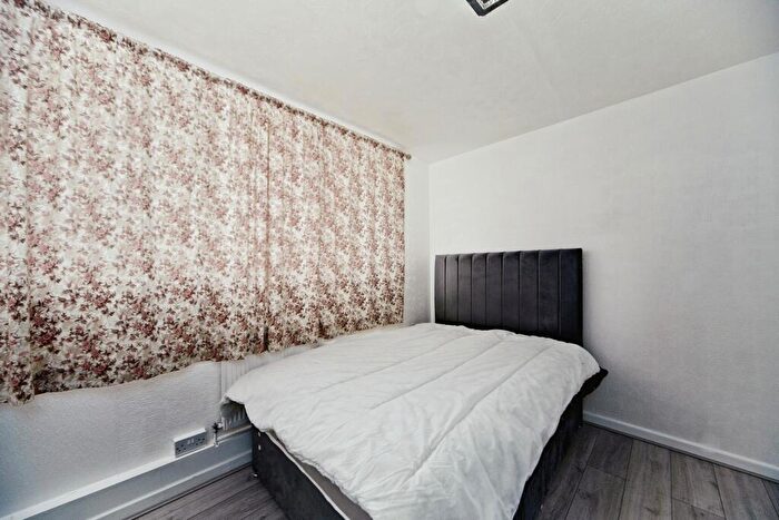 2 Bedroom Flat For Sale In Heathfield Road, Croydon, CR0