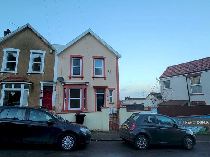 2 Bedroom Maisonette To Rent In Bathwell Road, Bristol, BS4
