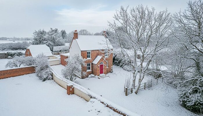 4 Bedroom Equestrian Property For Sale In Gibraltar, Aylesbury, HP17