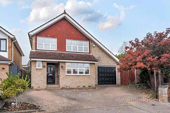 3 Bedroom Detached House For Sale In Kestrel Road, Bedford, MK41